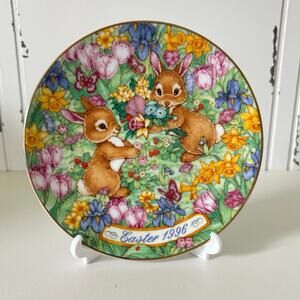 1996 Avon “Happy Easter” Decorative Plate a With Mini Easel 22k Gold Trim New